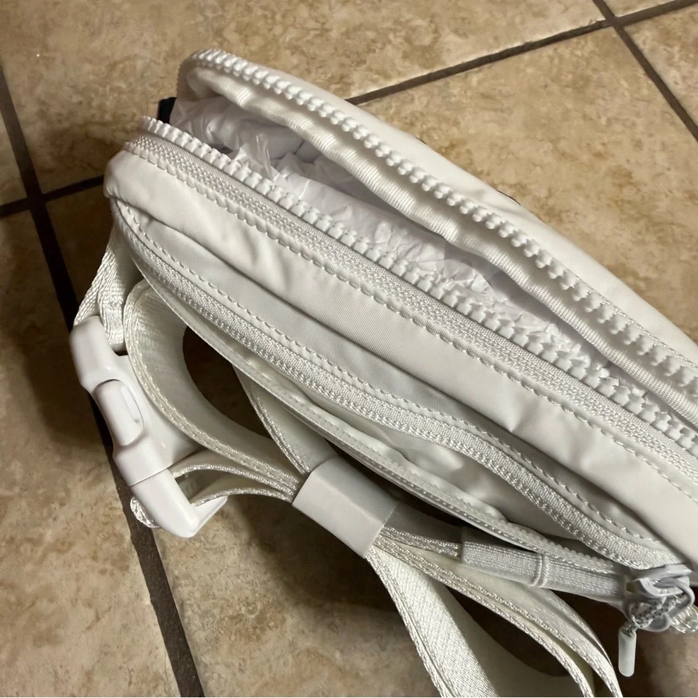 Disney x lululemon LIMITED EDITION White Mickey Everywhere Belt Bag - Picture 12 of 12